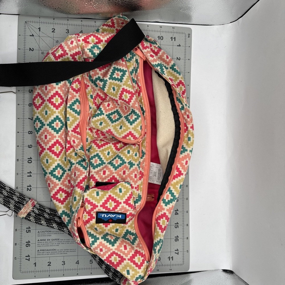 KAVU Geometric Pink Rope Bag Sling Canvas Backpack Small Purse Adjustable Strap - Picture 5 of 6